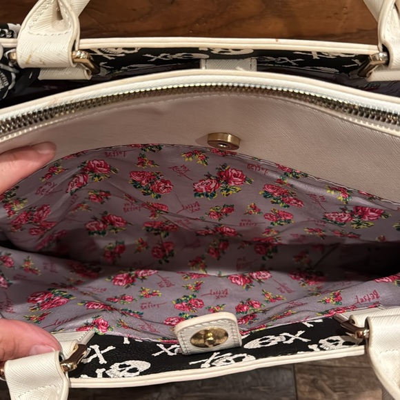 Betsey Johnson Cream Skull Embossed Handbag purse with wallet twilly - Picture 5 of 15